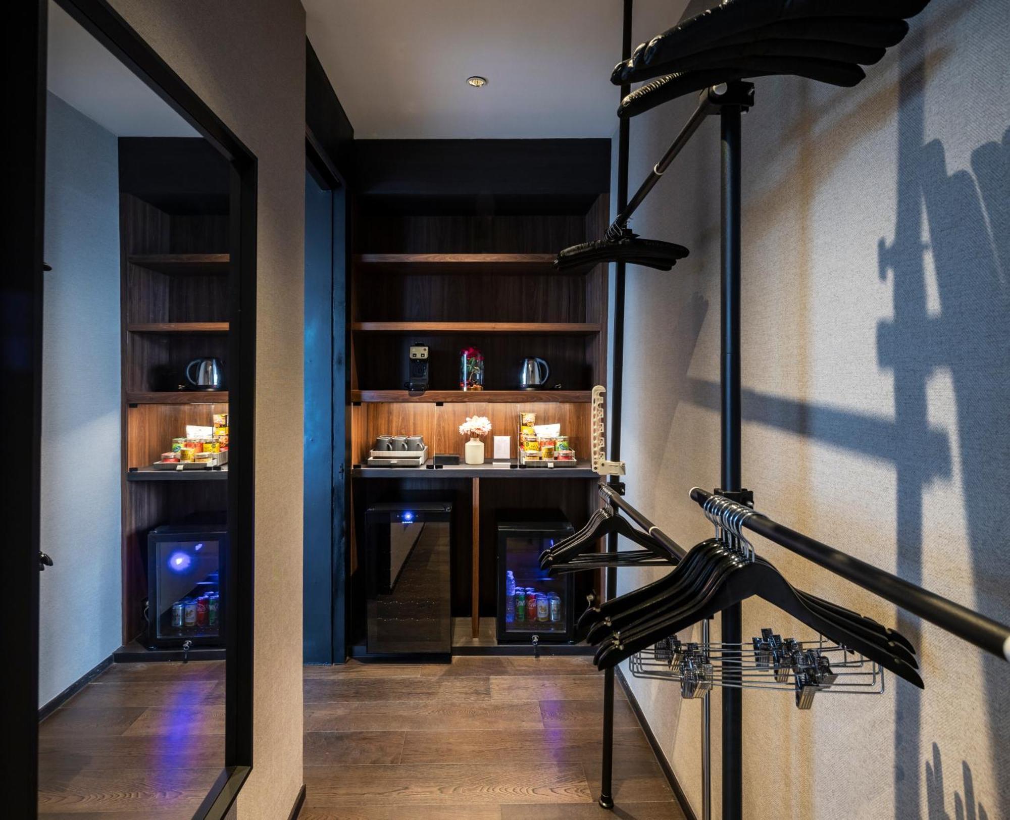 Walton Suites Sukhumvit Bangkok Ngoại thất bức ảnh